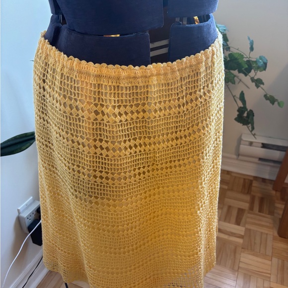 Gorgeous Vintage Yellow Crochet Skirt and Top Set - Picture 4 of 11